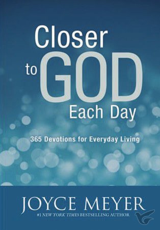 Productafbeelding: voorkant van Closer to God Each Day